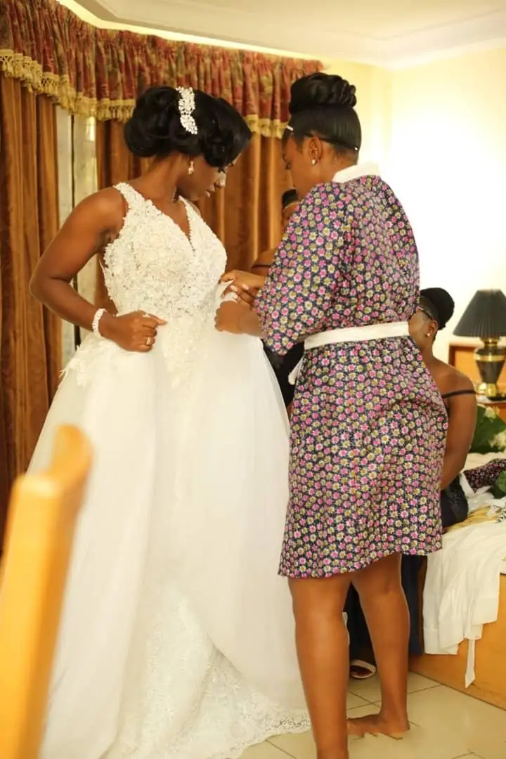 - Africano Branco Sereia Vestidos de Noiva Com Trem Destacável de Pescoço de V Apliques País Vestidos de Noiva vestidos de noiva Imagem 1
