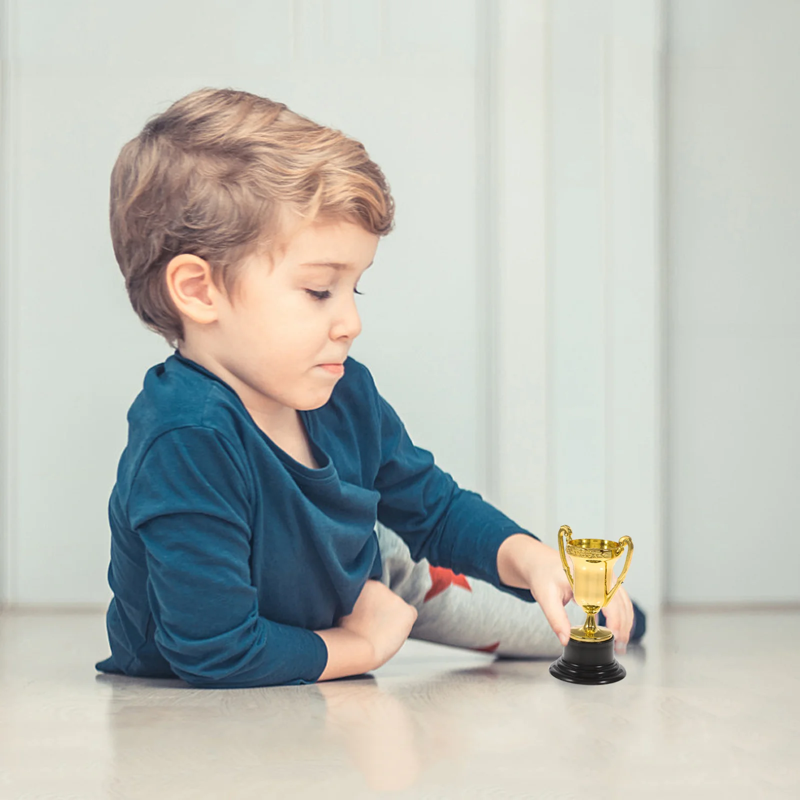 Mini Plástico Copas Ouro Troféus Para Festa de Crianças Precoce de Brinquedos de Aprendizagem de Prémios de Férias infantis Troféu de Recompensa Giveaway Imagem 5